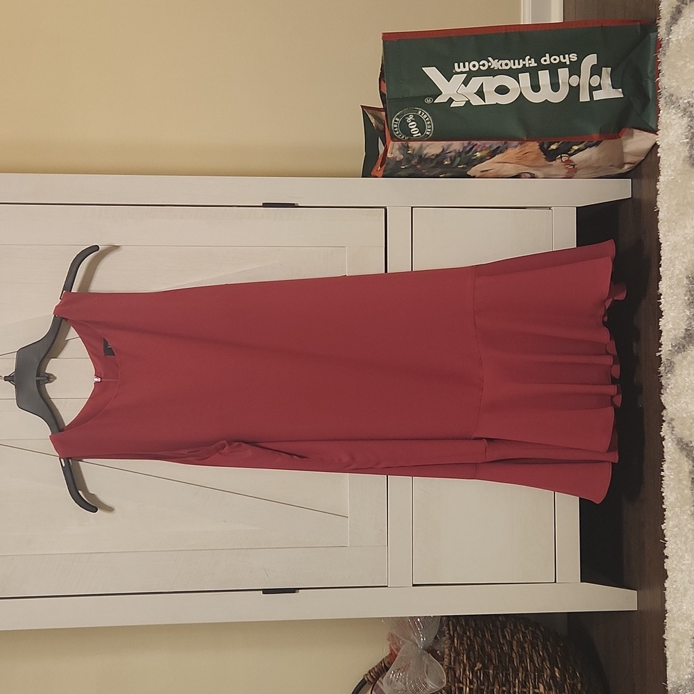 Karen Kane sleeveless magenta dress, size M